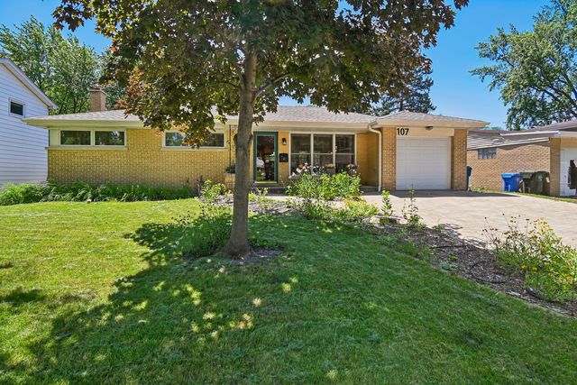 107 W Orchard Place, Mount Prospect, IL 60056