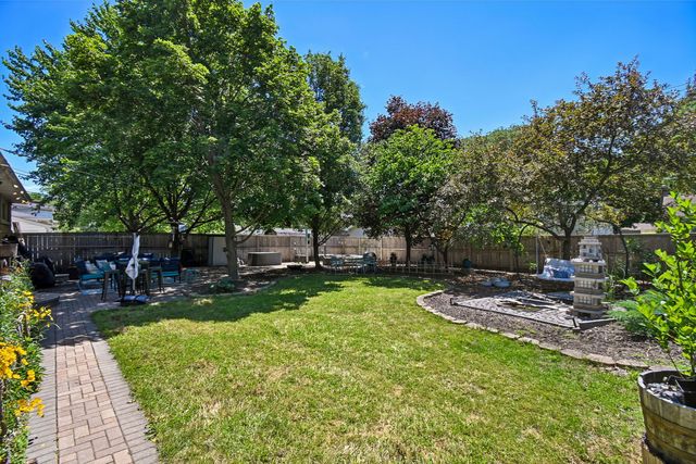 107 W Orchard Place, Mount Prospect, IL 60056