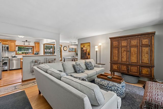 107 W Orchard Place, Mount Prospect, IL 60056