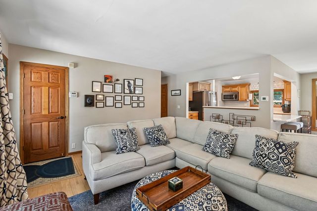 107 W Orchard Place, Mount Prospect, IL 60056