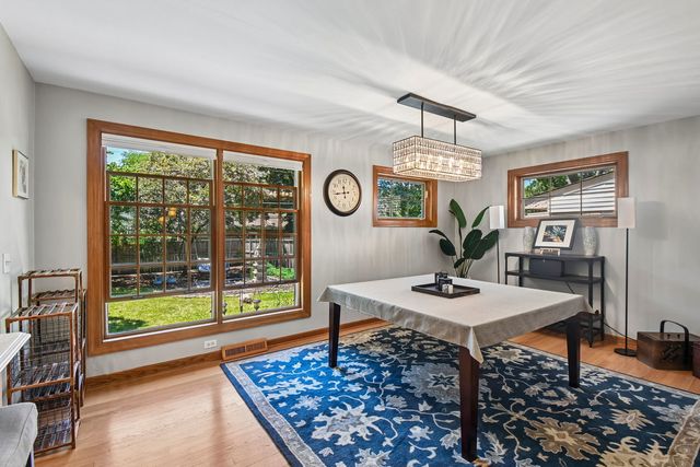 107 W Orchard Place, Mount Prospect, IL 60056