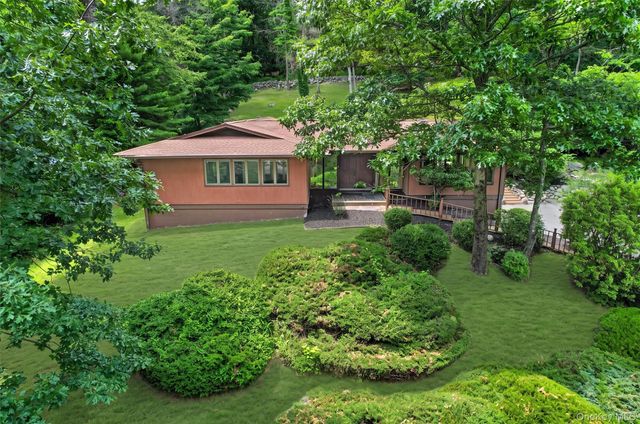 9 Tamarack Lane, Pomona, NY 10970