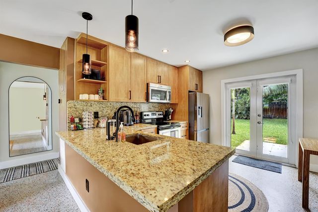 820 NE 17th Street, Fort Lauderdale, FL 33305