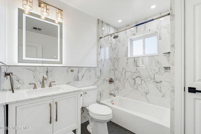 48 Kendall Drive NE, Parlin, NJ 08859