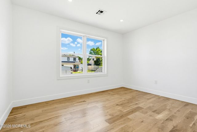 48 Kendall Drive NE, Parlin, NJ 08859