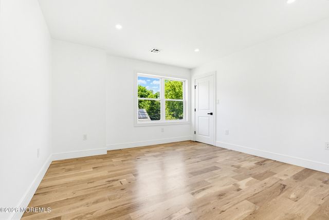 48 Kendall Drive NE, Parlin, NJ 08859