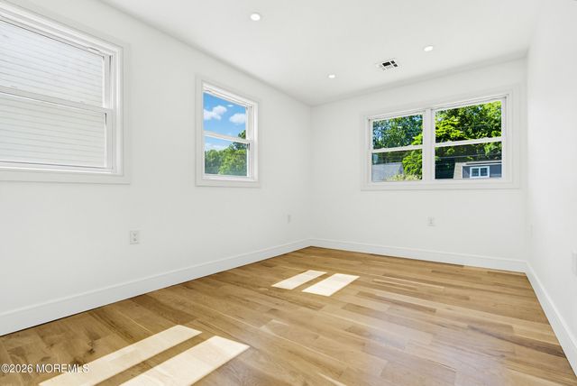 48 Kendall Drive NE, Parlin, NJ 08859