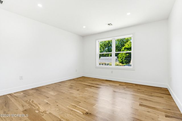 48 Kendall Drive NE, Parlin, NJ 08859
