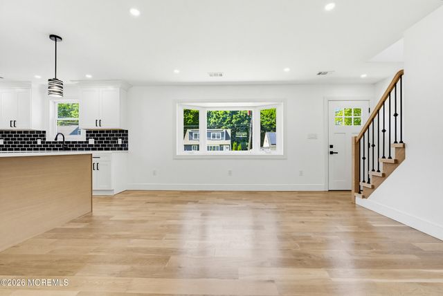 48 Kendall Drive NE, Parlin, NJ 08859