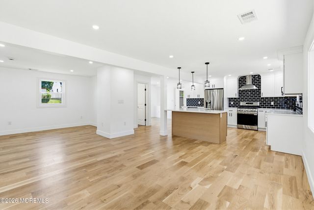 48 Kendall Drive NE, Parlin, NJ 08859
