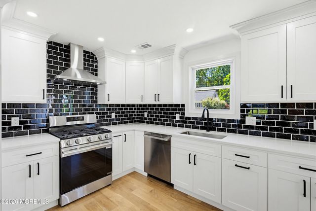 48 Kendall Drive NE, Parlin, NJ 08859