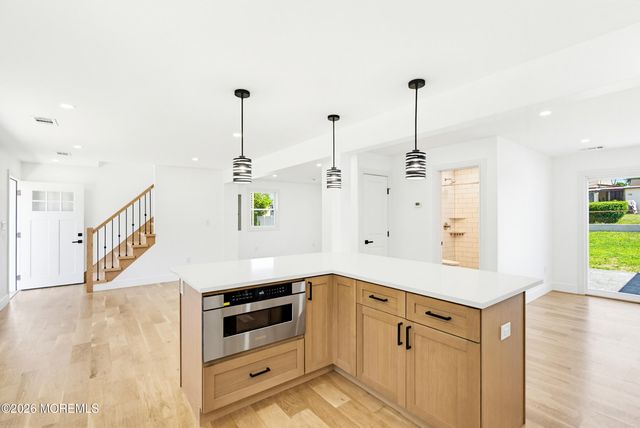 48 Kendall Drive NE, Parlin, NJ 08859