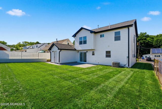 48 Kendall Drive NE, Parlin, NJ 08859