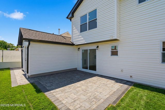 48 Kendall Drive NE, Parlin, NJ 08859