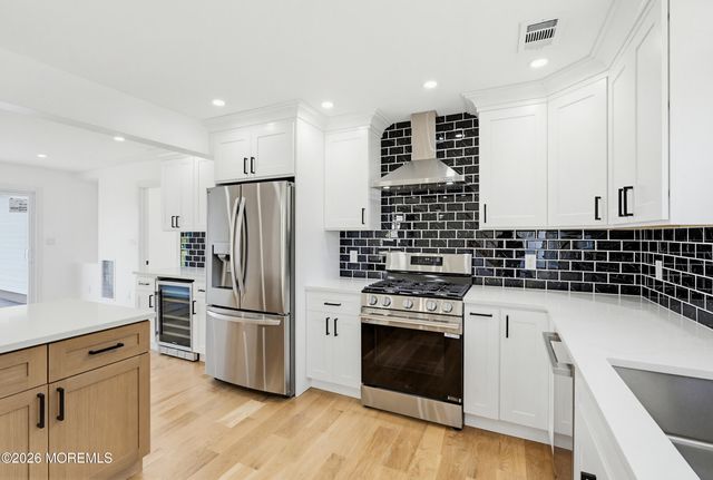 48 Kendall Drive NE, Parlin, NJ 08859