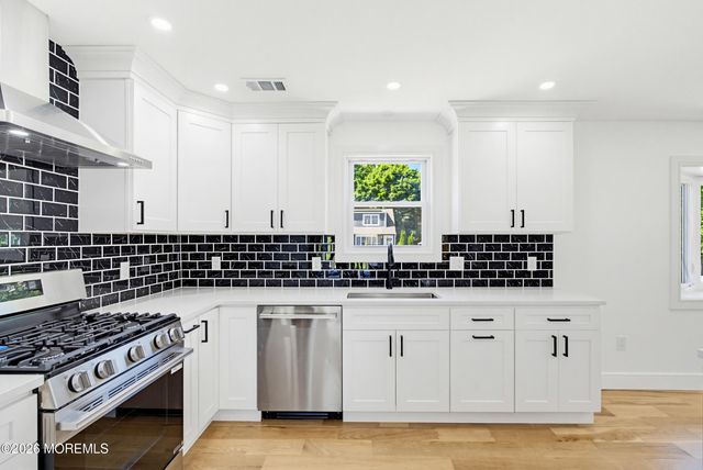 48 Kendall Drive NE, Parlin, NJ 08859