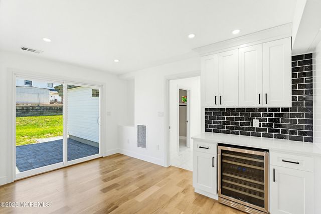48 Kendall Drive NE, Parlin, NJ 08859
