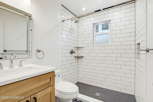 48 Kendall Drive NE, Parlin, NJ 08859