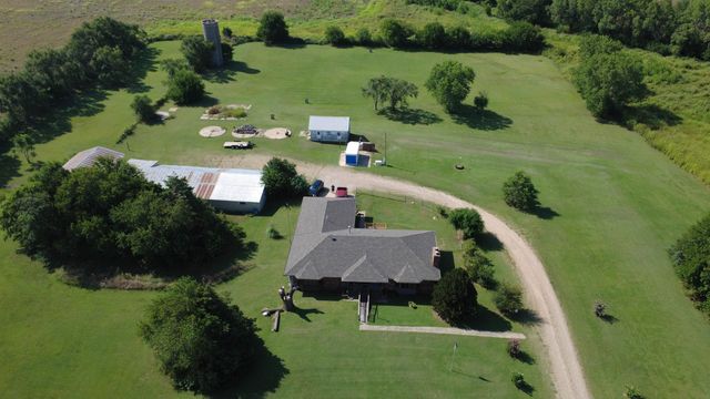 481 E 90th Ave, Wellington, KS 67152