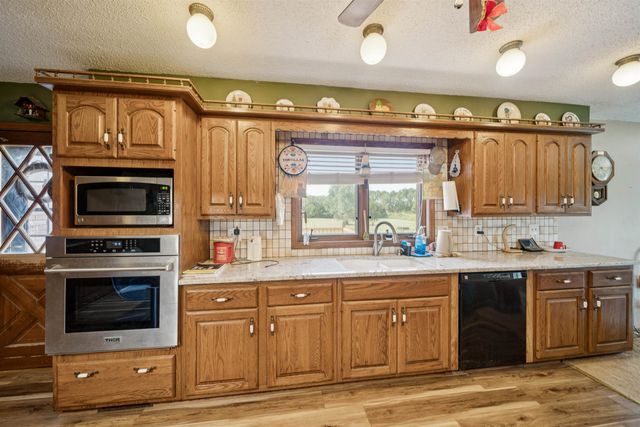 481 E 90th Ave, Wellington, KS 67152
