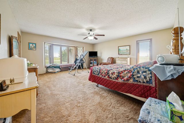 481 E 90th Ave, Wellington, KS 67152