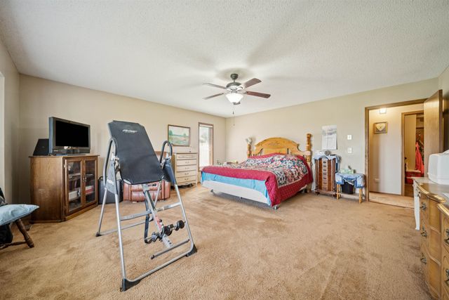 481 E 90th Ave, Wellington, KS 67152