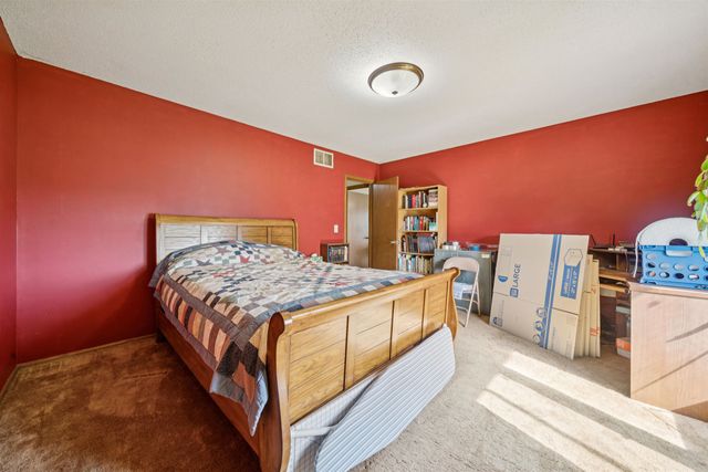 481 E 90th Ave, Wellington, KS 67152