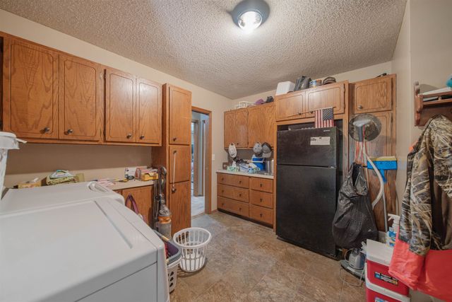 481 E 90th Ave, Wellington, KS 67152