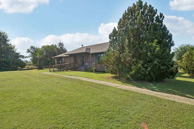 481 E 90th Ave, Wellington, KS 67152