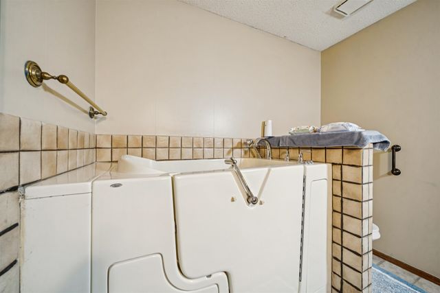 481 E 90th Ave, Wellington, KS 67152