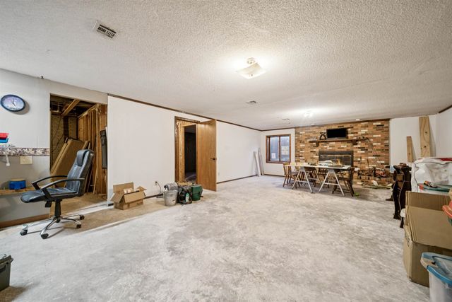 481 E 90th Ave, Wellington, KS 67152