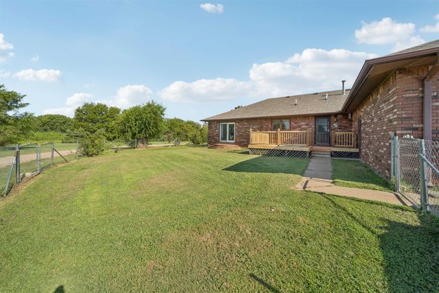 481 E 90th Ave, Wellington, KS 67152