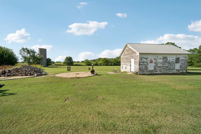 481 E 90th Ave, Wellington, KS 67152