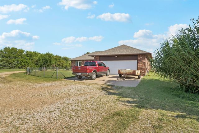 481 E 90th Ave, Wellington, KS 67152