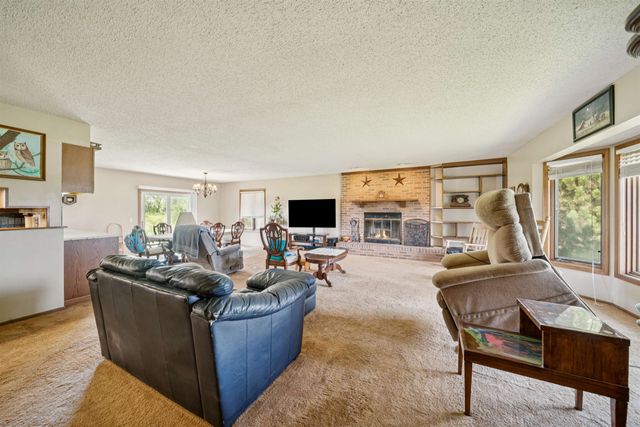 481 E 90th Ave, Wellington, KS 67152