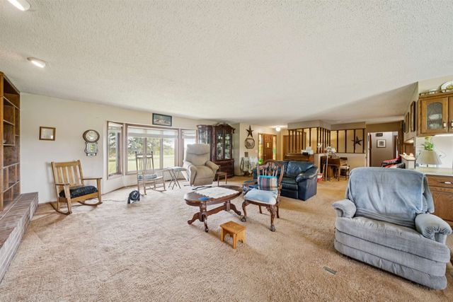 481 E 90th Ave, Wellington, KS 67152