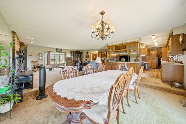 481 E 90th Ave, Wellington, KS 67152