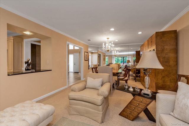51 Wimbledon Drive, Roslyn, NY 11576