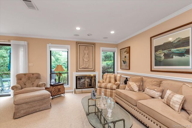 51 Wimbledon Drive, Roslyn, NY 11576