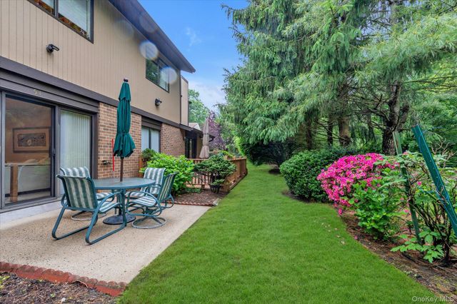 51 Wimbledon Drive, Roslyn, NY 11576