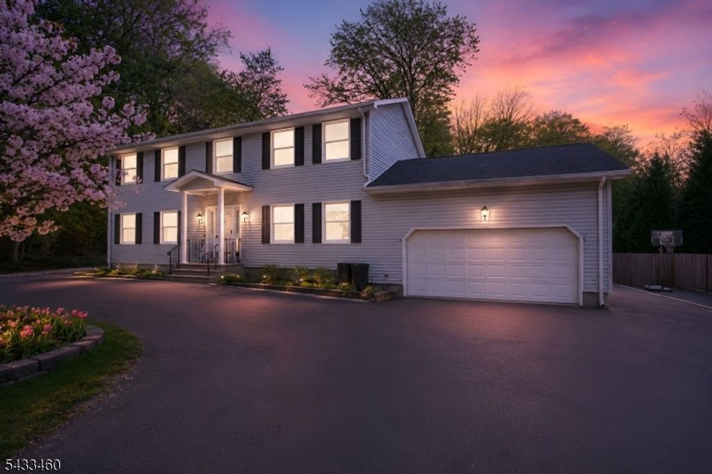 110 Edgewood Ave, Green Brook Twp., NJ 08812