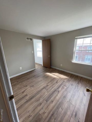 35473 Turner Drive, Sterling Heights, MI 48312
