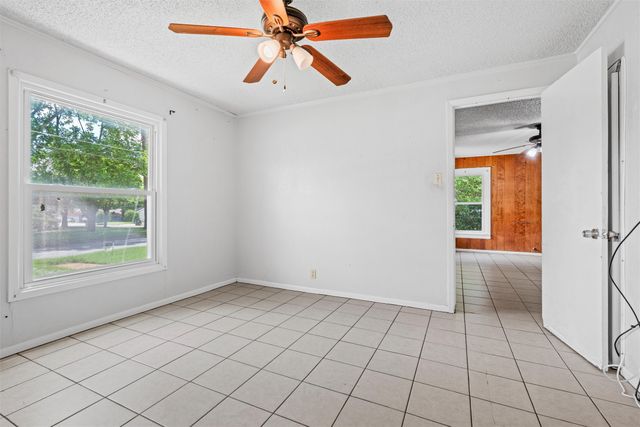 1015 Wilshire Boulevard, Arlington, TX 76012