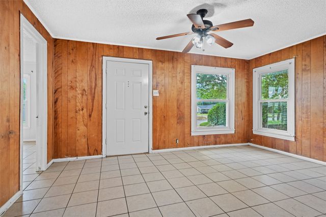1015 Wilshire Boulevard, Arlington, TX 76012