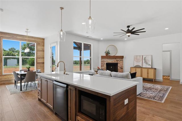 1240 Twin Oaks Dr, Blanchard, OK 73010