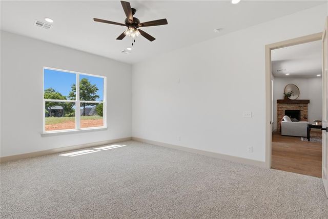 1240 Twin Oaks Dr, Blanchard, OK 73010