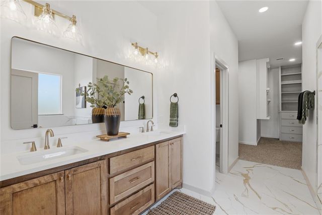 1240 Twin Oaks Dr, Blanchard, OK 73010