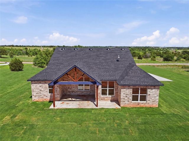 1240 Twin Oaks Dr, Blanchard, OK 73010