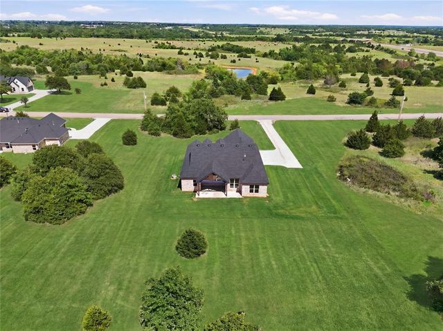 1240 Twin Oaks Dr, Blanchard, OK 73010