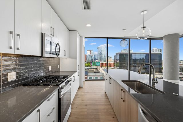 1212 Demonbreun St Apt 815, Nashville, TN 37203
